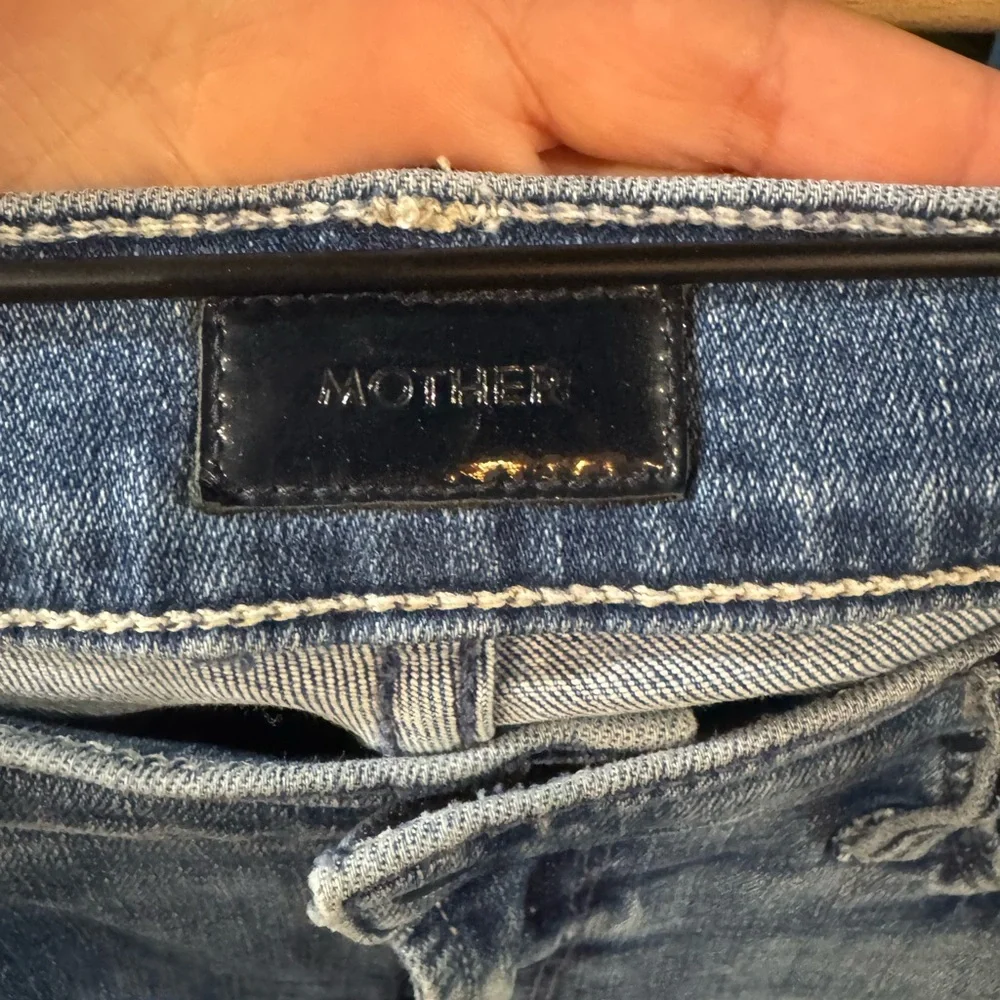 MOTHER Mid Rise Dazzler Ankle jeans in “We the Animals” wash - Picture 2 of 4